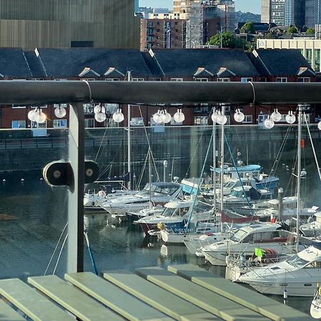 Elegant And Bright Seaside Apt In Swansea Marina Dış mekan fotoğraf