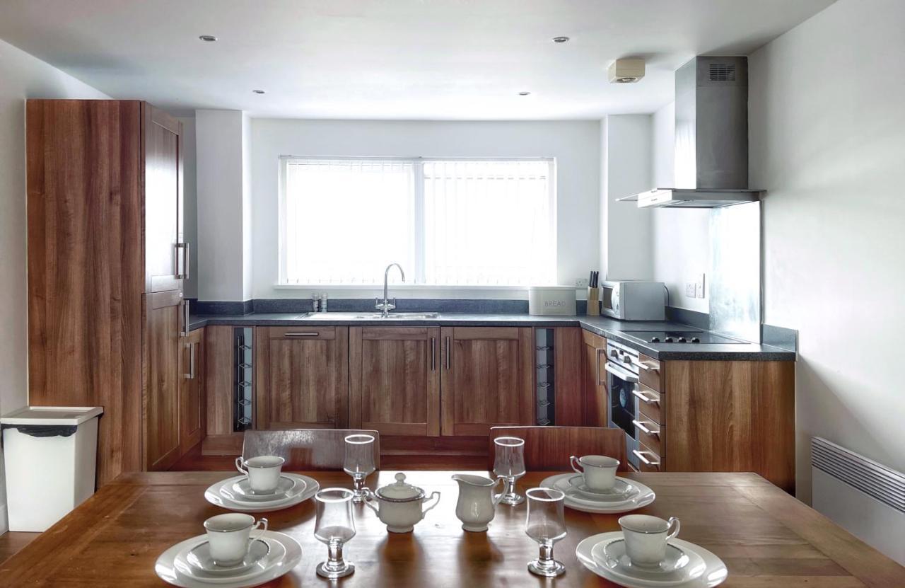 Elegant And Bright Seaside Apt In Swansea Marina Dış mekan fotoğraf
