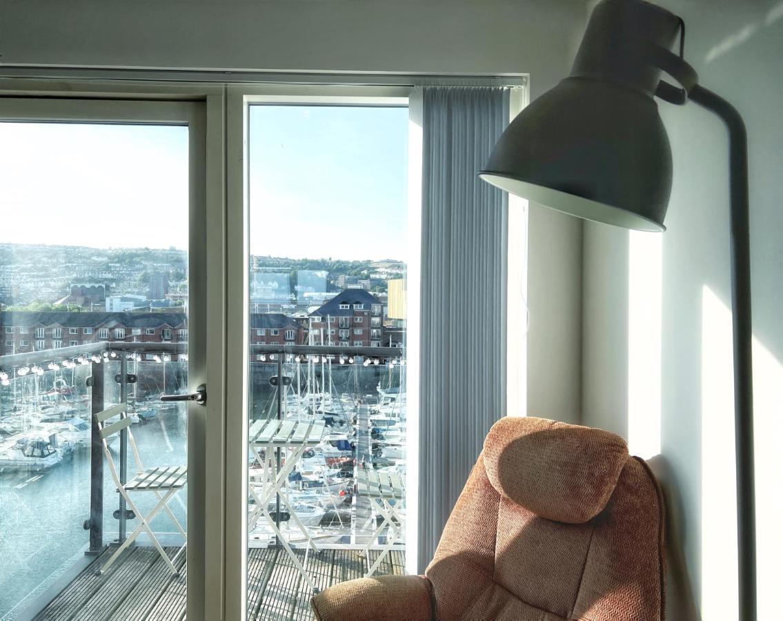 Elegant And Bright Seaside Apt In Swansea Marina Dış mekan fotoğraf